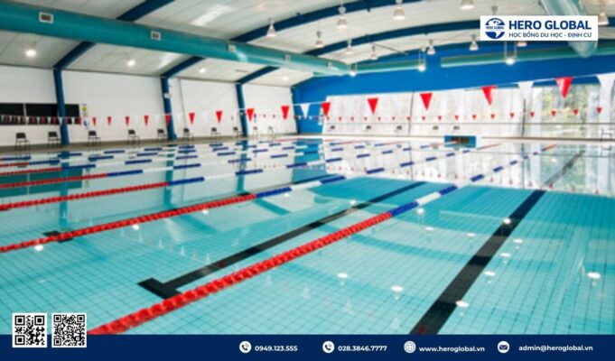 Các tiện ích như hồ bơi, phòng gym được trường đầu tư chỉn chu cho sinh viên theo học tại đây